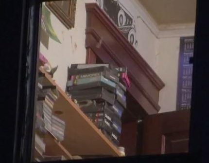 Rùng mình bộ sưu tập bệnh hoạn về trẻ em của ba ông lão U80 sống cùng một nhà - Ảnh 4. Rùng mình bộ sưu tập bệnh hoạn về trẻ em của ba ông lão U80 sống cùng một nhà - Ảnh 4.