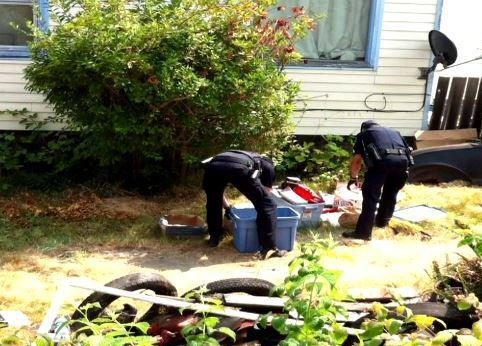 Rùng mình bộ sưu tập bệnh hoạn về trẻ em của ba ông lão U80 sống cùng một nhà - Ảnh 5. Rùng mình bộ sưu tập bệnh hoạn về trẻ em của ba ông lão U80 sống cùng một nhà - Ảnh 5.