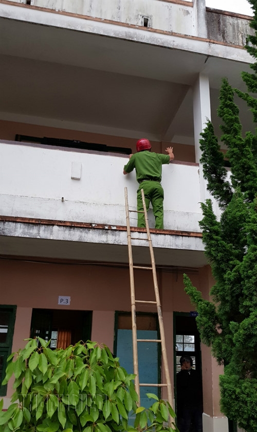 Sập sàn trường học, 10 học sinh bị thương - ảnh 6
