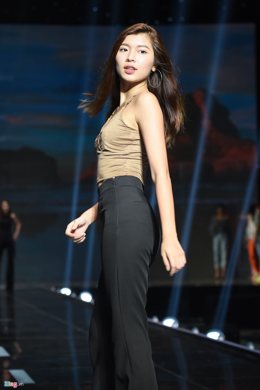 Thi sinh The Face se nhay goi cam trong dem chung ket hinh anh 7