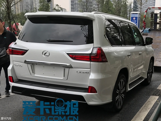 Chuyên cơ mặt đất Lexus LX570 Superior chính thức ra mắt châu Á, giá từ 5 tỷ Đồng - Ảnh 5.
