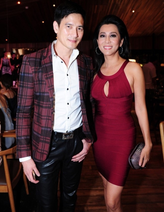 mc ky duyen chup hinh cho ban trai doanh nhan xoa tin don tan vo - 2