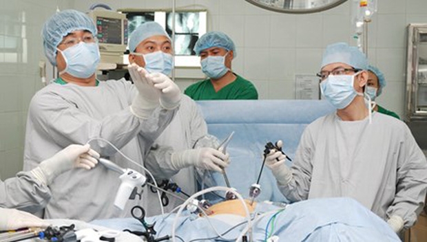 Một sản phụ tử vong bất thường, người nhà phản ứng - Ảnh 1.