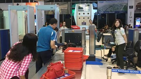 tiếp viên hàng không, sân bay, Vietnam Airlines