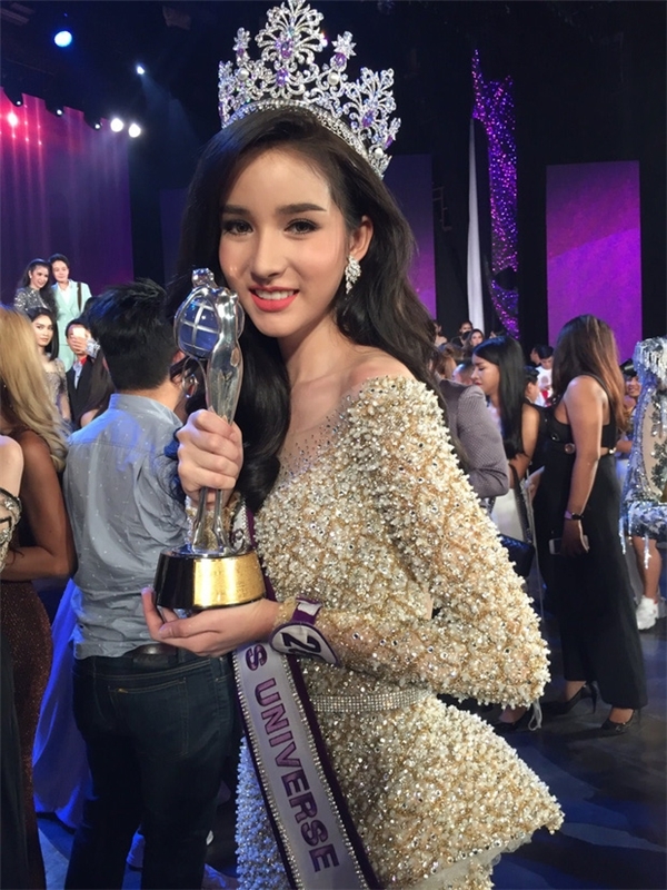 Nhan sắc của tân hoa hậu chuyển giới Yoshi Rinrada Thurapan