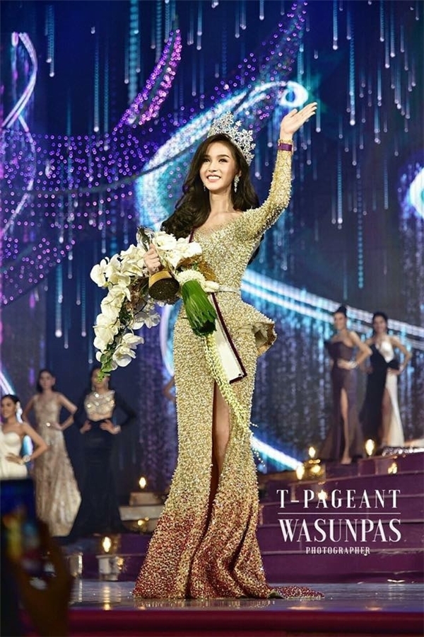 Ngắm loạt ảnh đời thường xinh như thiên thần của hoa hậu chuyển giới đẹp nhất Thái Lan
