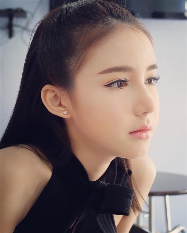 Ngắm loạt ảnh đời thường xinh như thiên thần của hoa hậu chuyển giới đẹp nhất Thái Lan
