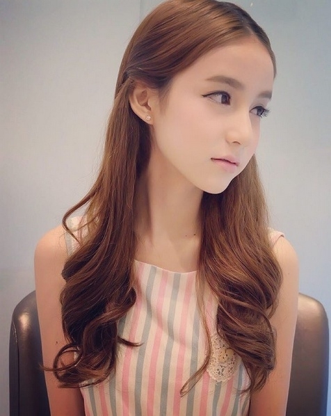 Ngắm loạt ảnh đời thường xinh như thiên thần của hoa hậu chuyển giới đẹp nhất Thái Lan