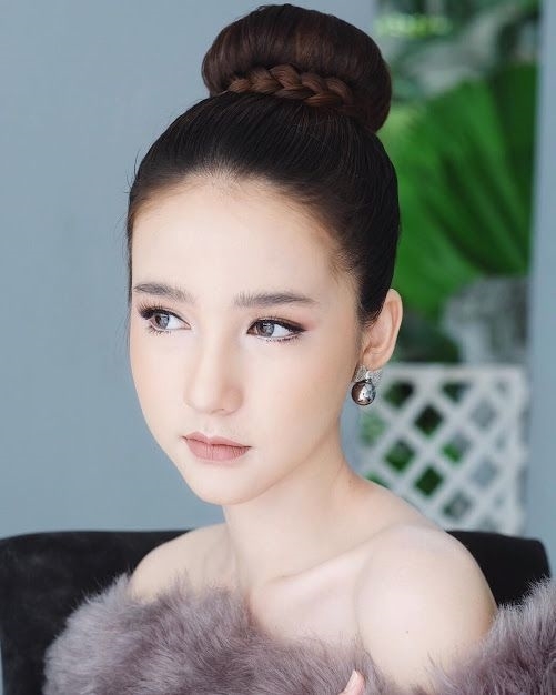 Ngắm loạt ảnh đời thường xinh như thiên thần của hoa hậu chuyển giới đẹp nhất Thái Lan