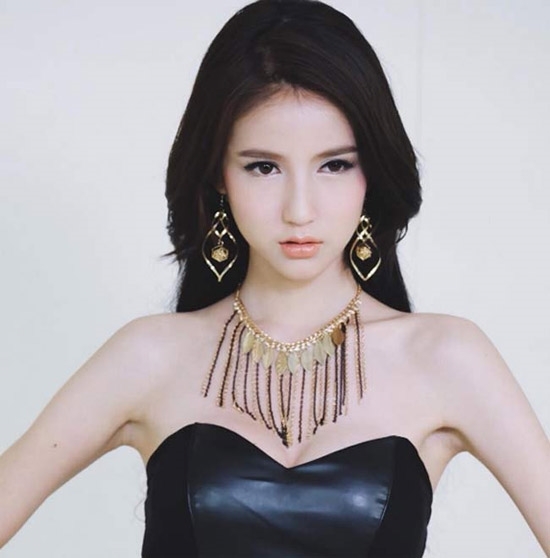 Ngắm loạt ảnh đời thường xinh như thiên thần của hoa hậu chuyển giới đẹp nhất Thái Lan
