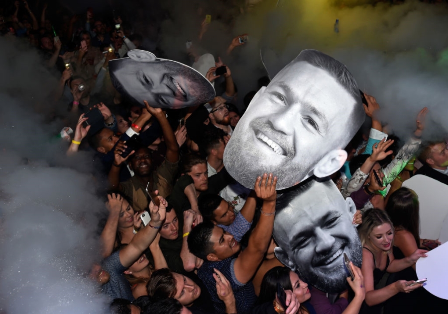 McGregor to chuc an mung hoanh trang du that bai truoc Mayweather hinh anh 3