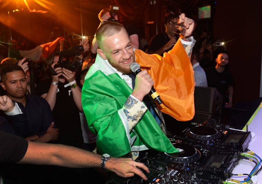 McGregor to chuc an mung hoanh trang du that bai truoc Mayweather hinh anh 5
