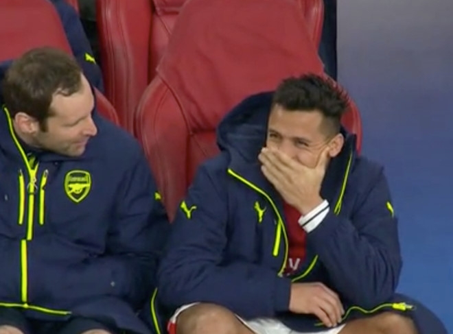 Sanchez che mieng cuoi cot sau khi roi san du Arsenal tham bai hinh anh 2