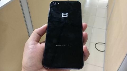 Smartphone Viet xem nhe linh kien Trung Quoc