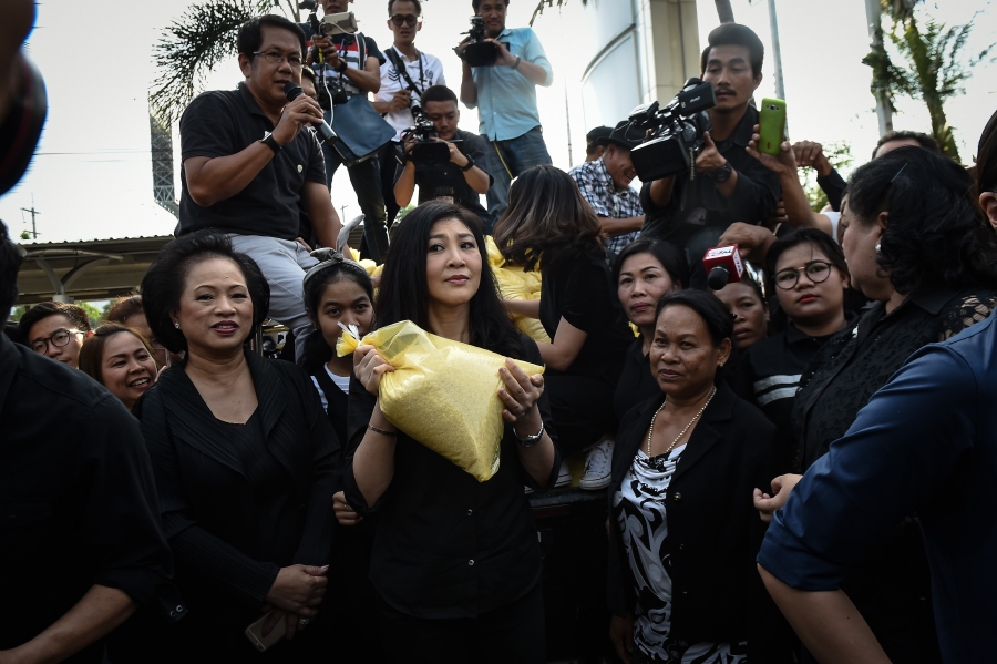 Truy na Yingluck: Dau cham het cua gia toc Thaksin? hinh anh 12