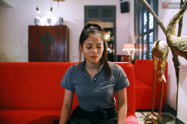 Chuyện chưa kể về nhân viên khiếm thị trong nhà hàng bóng tối ở Sài Gòn: Cô không có đôi mắt đẹp như các con đâu nha... - Ảnh 8.