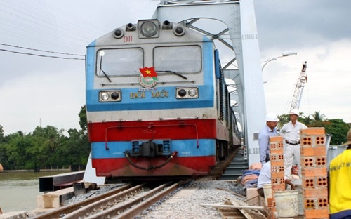 Đấu thầu đường sắt: Có hay không chuyện ưu ái “gà nhà”?