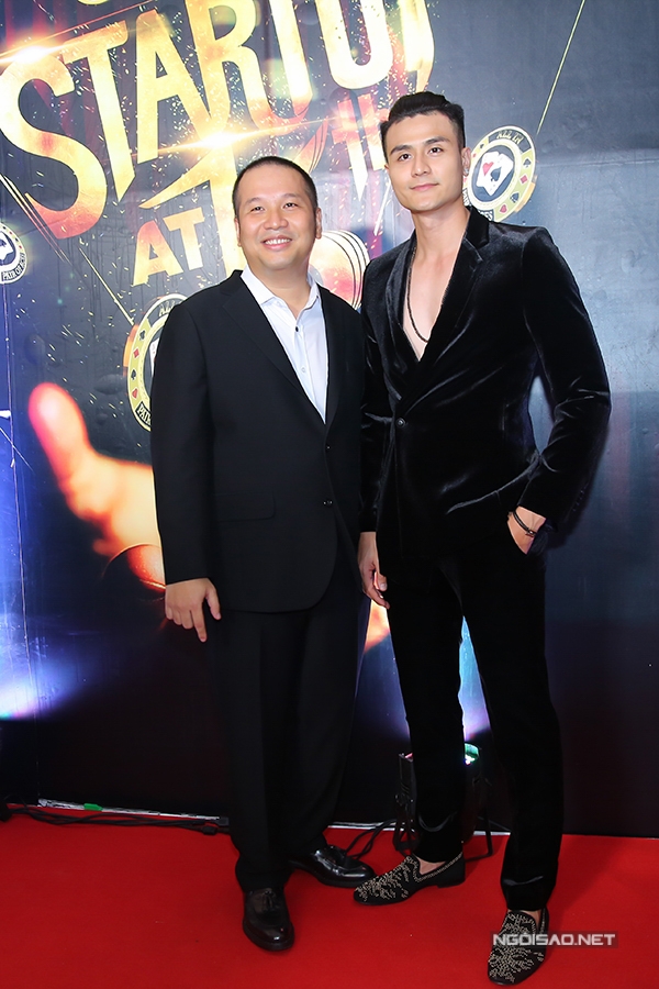 duc-phuc-trong-nhu-hot-boy-khi-den-mung-vo-chong-pham-quynh-anh-6
