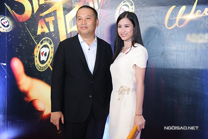 duc-phuc-trong-nhu-hot-boy-khi-den-mung-vo-chong-pham-quynh-anh-7