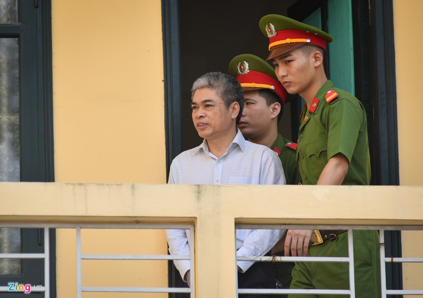 Luong nguoi den phien xu Ha Van Tham va cac thuoc cap dong ky luc hinh anh 3