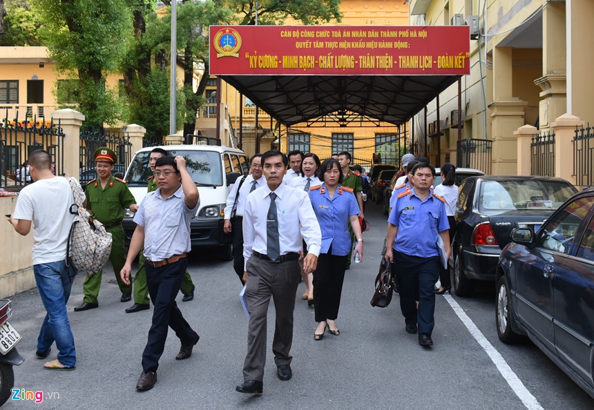Luong nguoi den phien xu Ha Van Tham va cac thuoc cap dong ky luc hinh anh 7