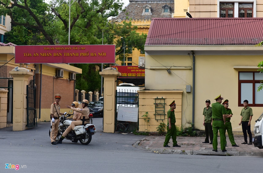 Luong nguoi den phien xu Ha Van Tham va cac thuoc cap dong ky luc hinh anh 10