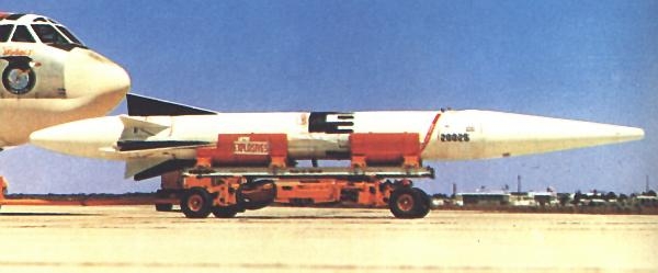 Những vũ khí hạt nhân của Anh có thể dễ dàng xóa sổ một quốc gia - Ảnh 1.
