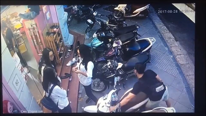 Hà Nội: Nam thanh niên bảnh bao bẻ khóa trộm xe SH trong tích tắc - Ảnh 3.