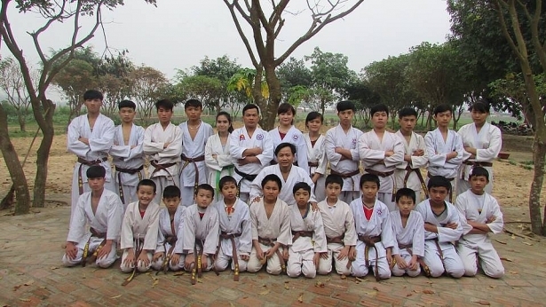 luong gv hon 6 trieu thay giao van phai lam mc dam cuoi ban bao hiem day vo