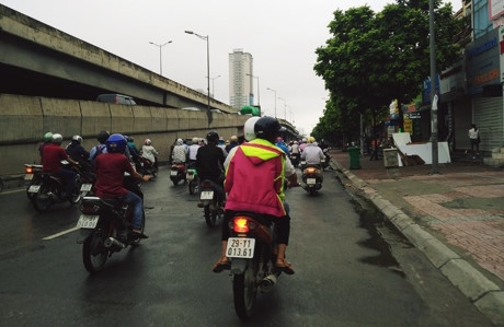 Ngac nhien: Chua vao dong, nguoi Ha Noi da phai mac ao am - Anh 2