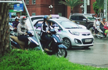 Ngac nhien: Chua vao dong, nguoi Ha Noi da phai mac ao am - Anh 9