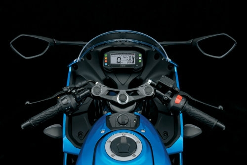 2017 suzuki gsx 150 dang phu rong khap asean hinh anh 3