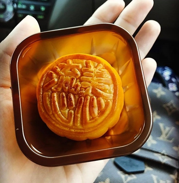 bánh trung thu, bánh trung thu cao cấp, bánh trung thu hiện đại, đặc sản nhà giàu,
