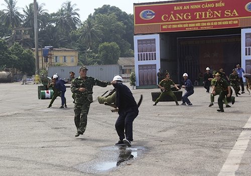 dien-tap-chong-khung-bo-cang-bien-o-da-nang