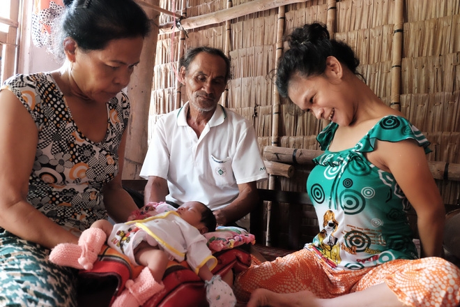 Gần 500 người đã ủng hộ hơn 200 triệu cho người mẹ điên chăm con gái sơ sinh 15 ngày tuổi không có cha - Ảnh 17.