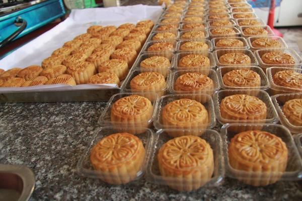 Kết quả hình ảnh cho banh trung thu bẩn