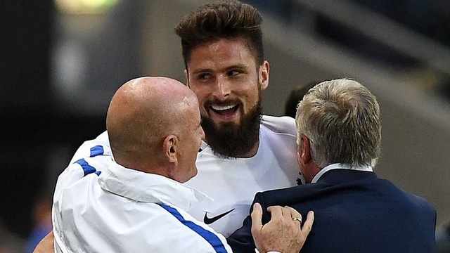  Giroud (giữa) vẫn là chân sút chủ lực của Pháp 