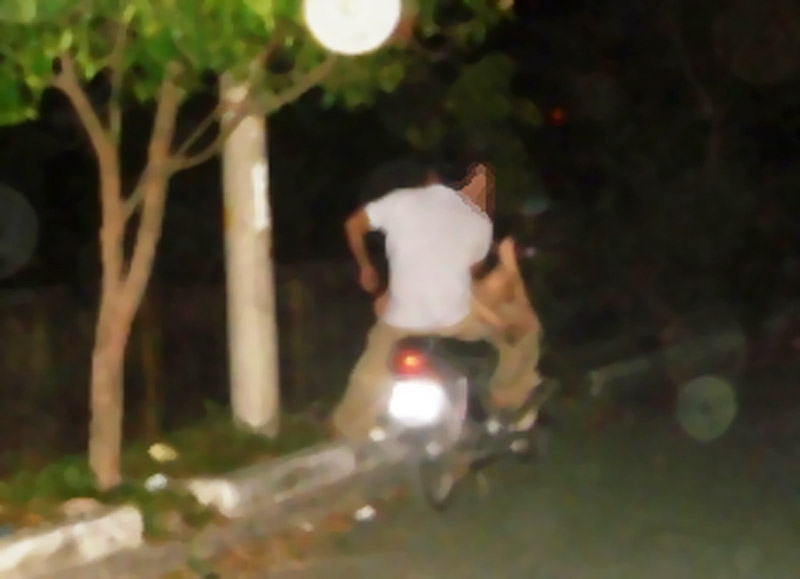 Tâm sự trên bờ đê, cô gái bị bạn trai mới quen cưỡng bức - 1