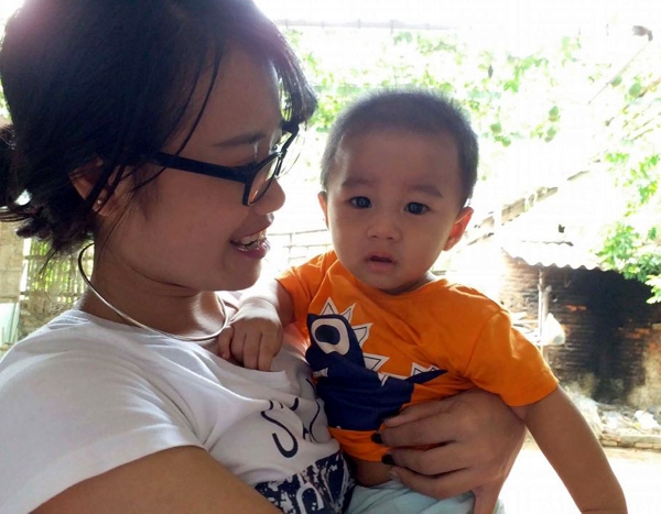 Vụ bé trai 1 tuổi bị bỏ rơi ở hội chợ: Gia đình tôi sẽ làm thủ tục xin nhận nuôi cháu bé - Ảnh 2.