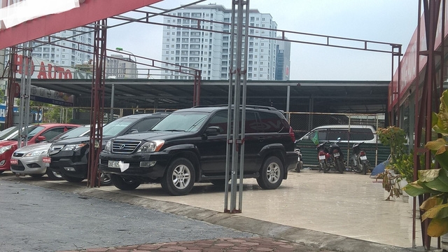 Vắng lặng tại nhiều điểm kinh doanh xe trong tháng cô hồn