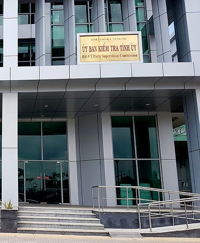  Tỉnh ủy tỉnh Bà Rịa – Vũng Tàu đã giao Uỷ ban kiểm tra thành Tỉnh uỷ lập đoàn kiểm tra, xác minh dấu hiệu vi phạm liên quan đến vụ hoán đổi đất trong quy hoạch lấy đất vàng cho Bí thư Thành uỷ TP. Bà Rịa Lương Trí Tiên. 