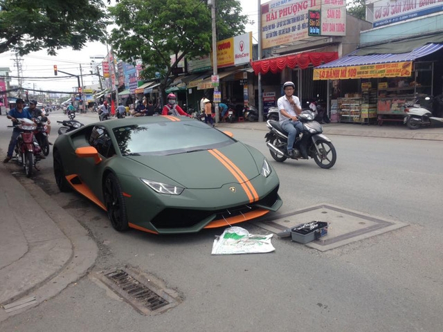 Lamborghini Huracan độ mâm bản giới hạn 273 triệu Đồng gắn biển số dưới lòng đường - Ảnh 1.