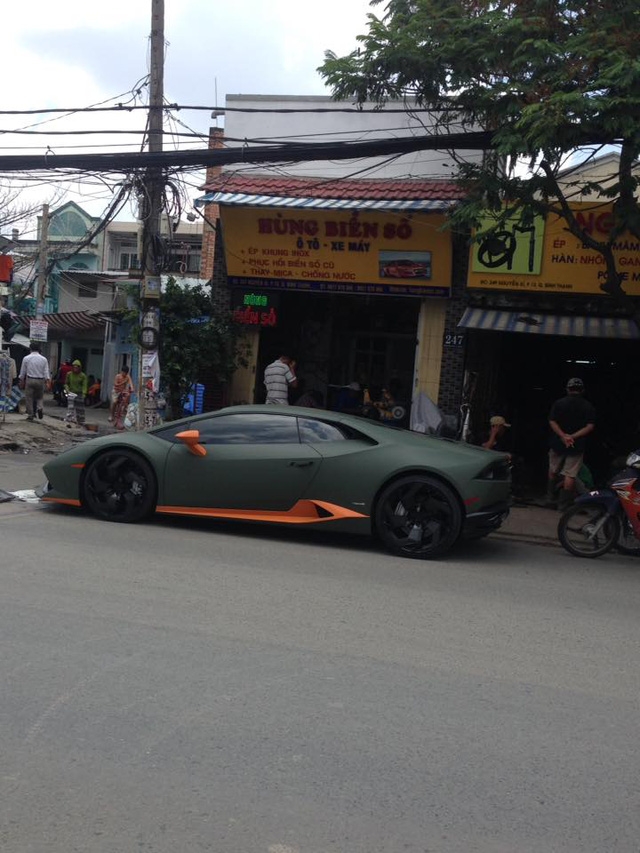 Lamborghini Huracan độ mâm bản giới hạn 273 triệu Đồng gắn biển số dưới lòng đường - Ảnh 3.