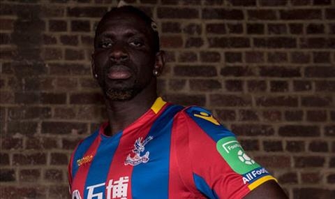 Liverpool ban trung ve Mamadou Sakho cho Crystal Palace hinh anh 2