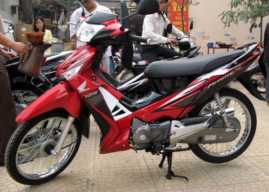 Loat xe may Honda, Suzuki vua bi khai tu o Viet Nam hinh anh 2