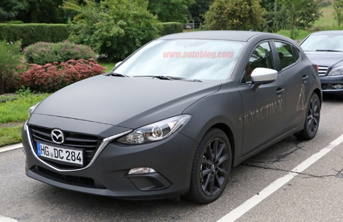 mazda3-chay-thu-dong-co-xang-khong-can-bugi