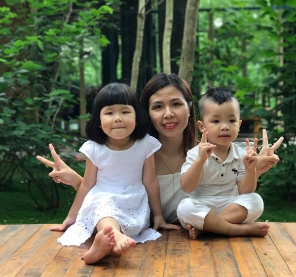 chi quen qua mang, dan 11 me bim sua ha noi deo bong 