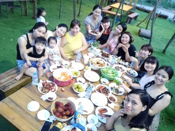 chi quen qua mang, dan 11 me bim sua ha noi deo bong 