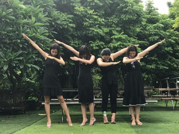 chi quen qua mang, dan 11 me bim sua ha noi deo bong 