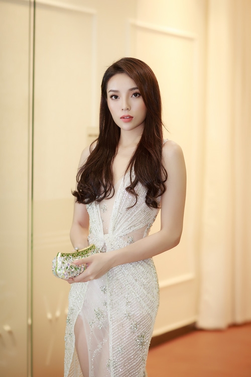 Mắt sưng húp, Kỳ Duyên lại vướng nghi vấn phẫu thuật thẩm mỹ - Ảnh 3.
